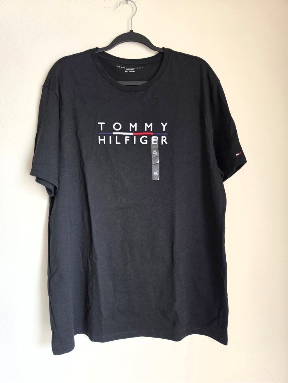 New Tommy Hilfiger Men's Black T-shirt Size XL